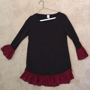 Boutique Black/burgundy top